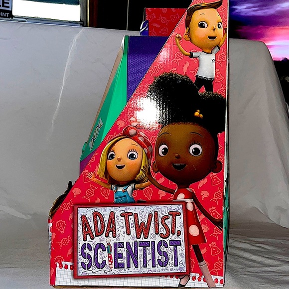 ADA TWIST, SCIENTIST.  ON-THE-GO-LAB. - Picture 2 of 6